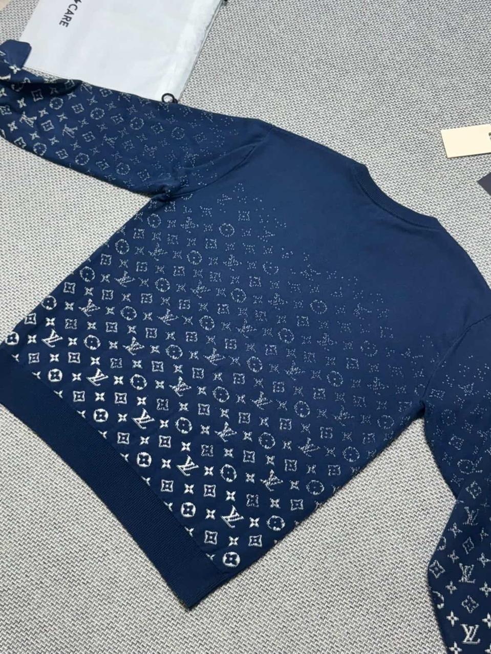 루이비통 그라디언트 모노그램 니트