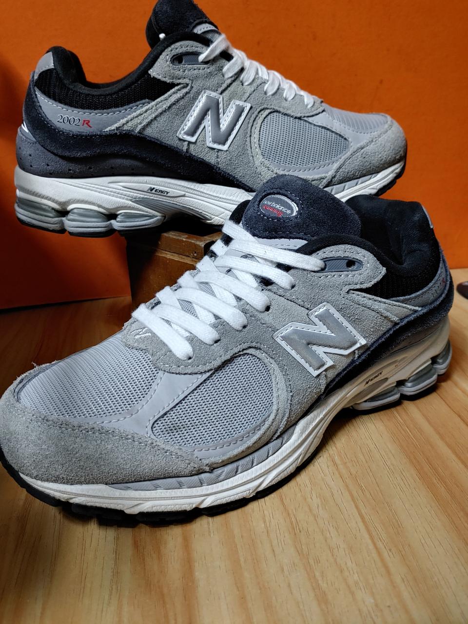 뉴발란스 2002R(표기230 추천사이즈235)