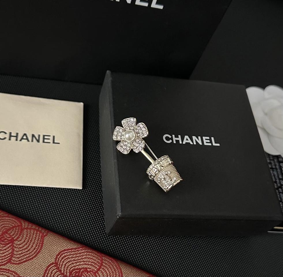 샤넬 브로치