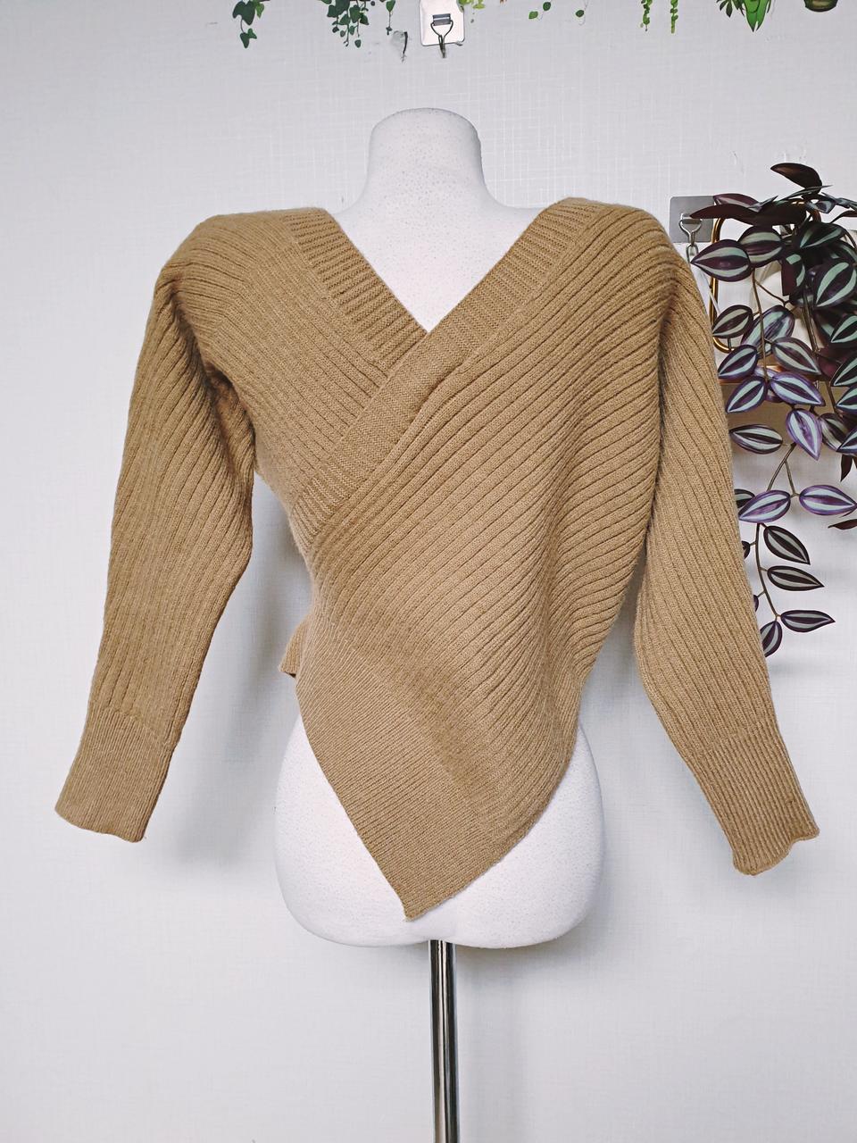 가오리핏 랩스타일 브이넥니트 브라운