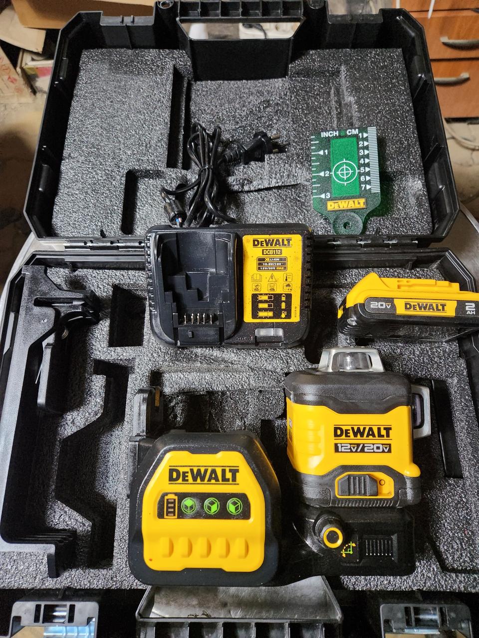 디월트 20v 그린레벨기 DCE089NG18 판매