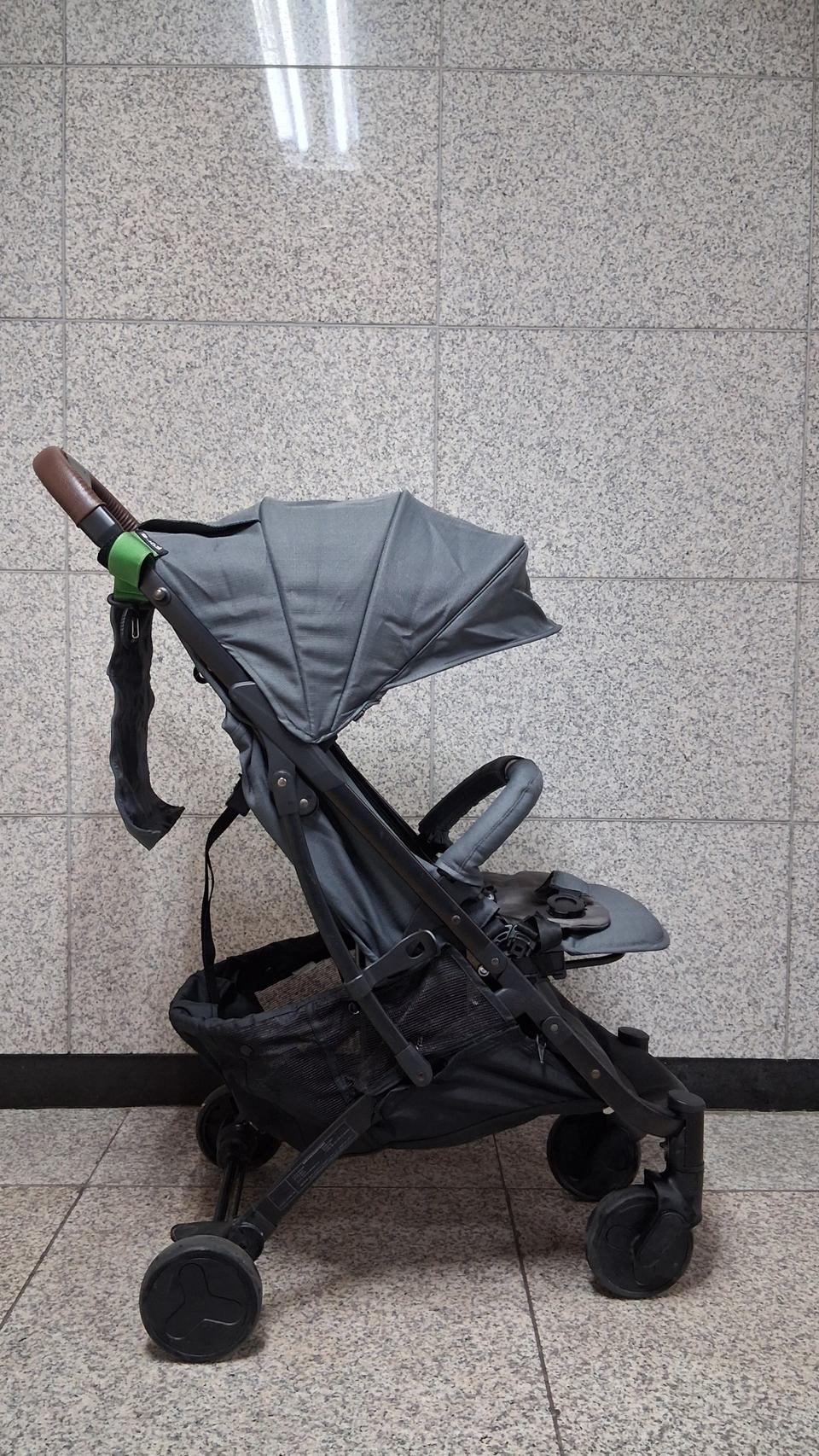 최고급 명품 초경량 기내반입 유모차 리안. 수도권 전철역 전지역 및 대전