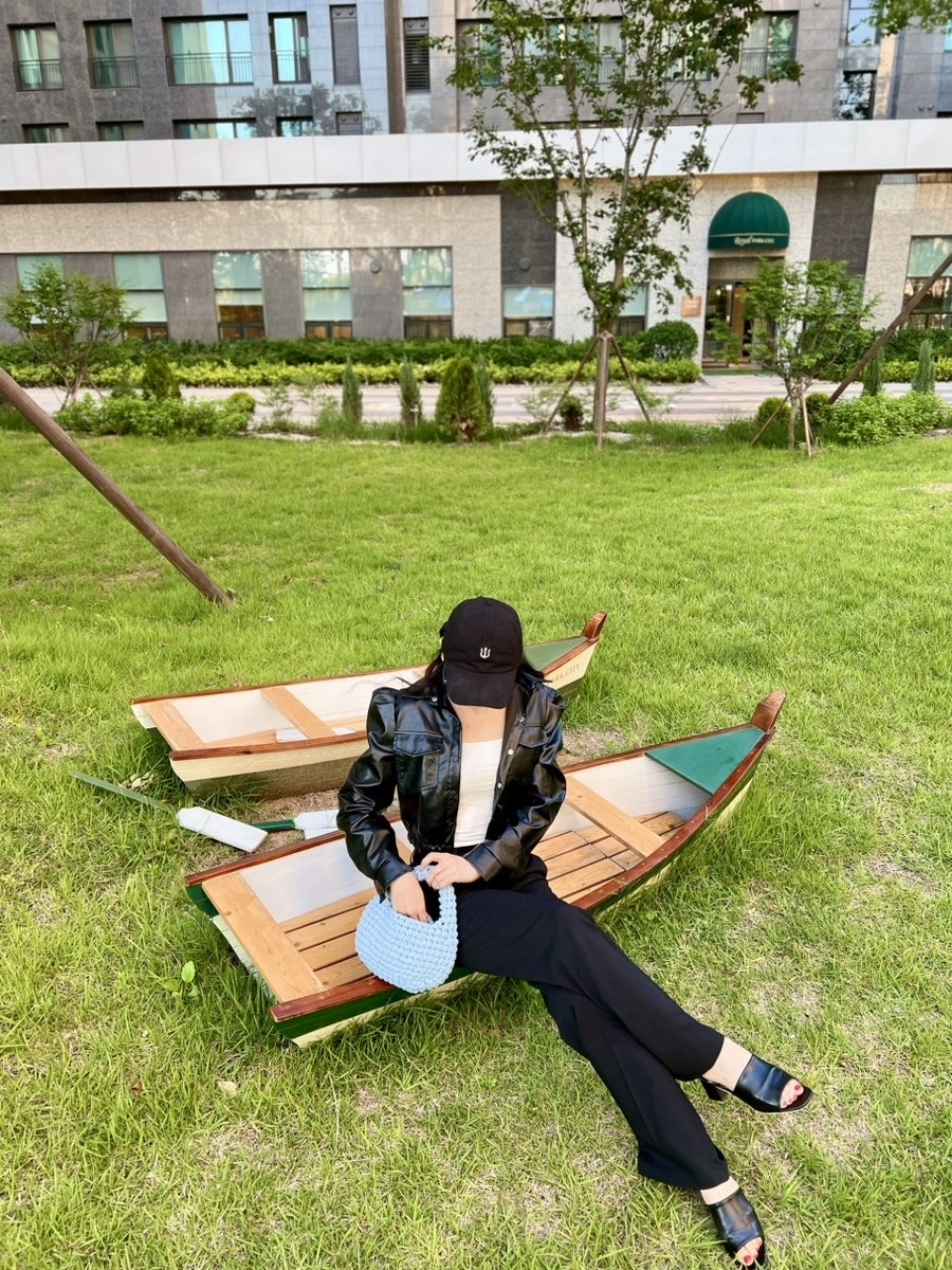 크롭 가죽자켓 어깨 퍼프 뽕 셔링 미니 숏 유광 광택