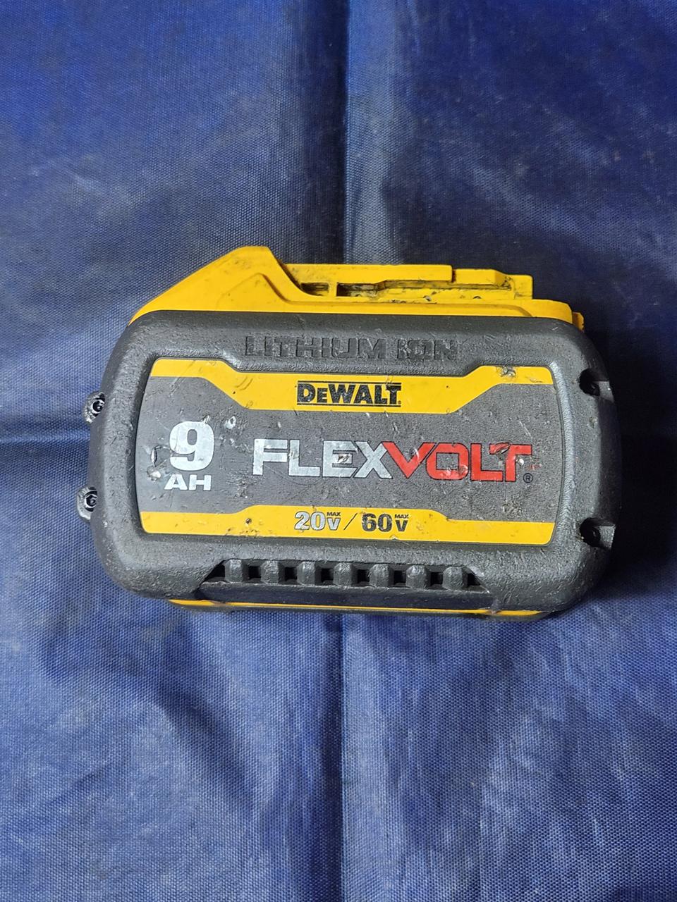 디월트 60v 3.0AH 배터리 DCB609 팝니다