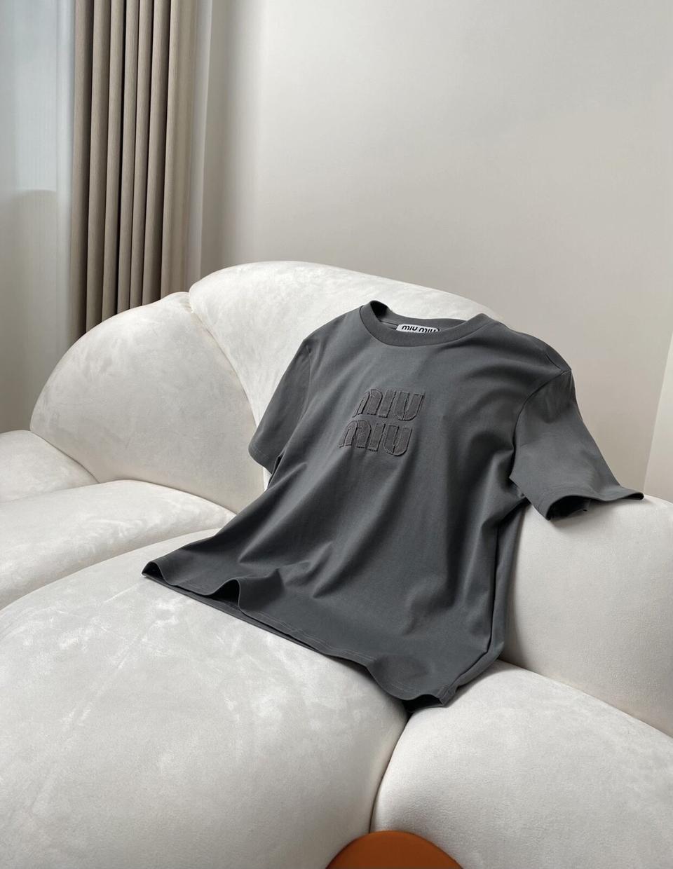 미우미우 반팔티