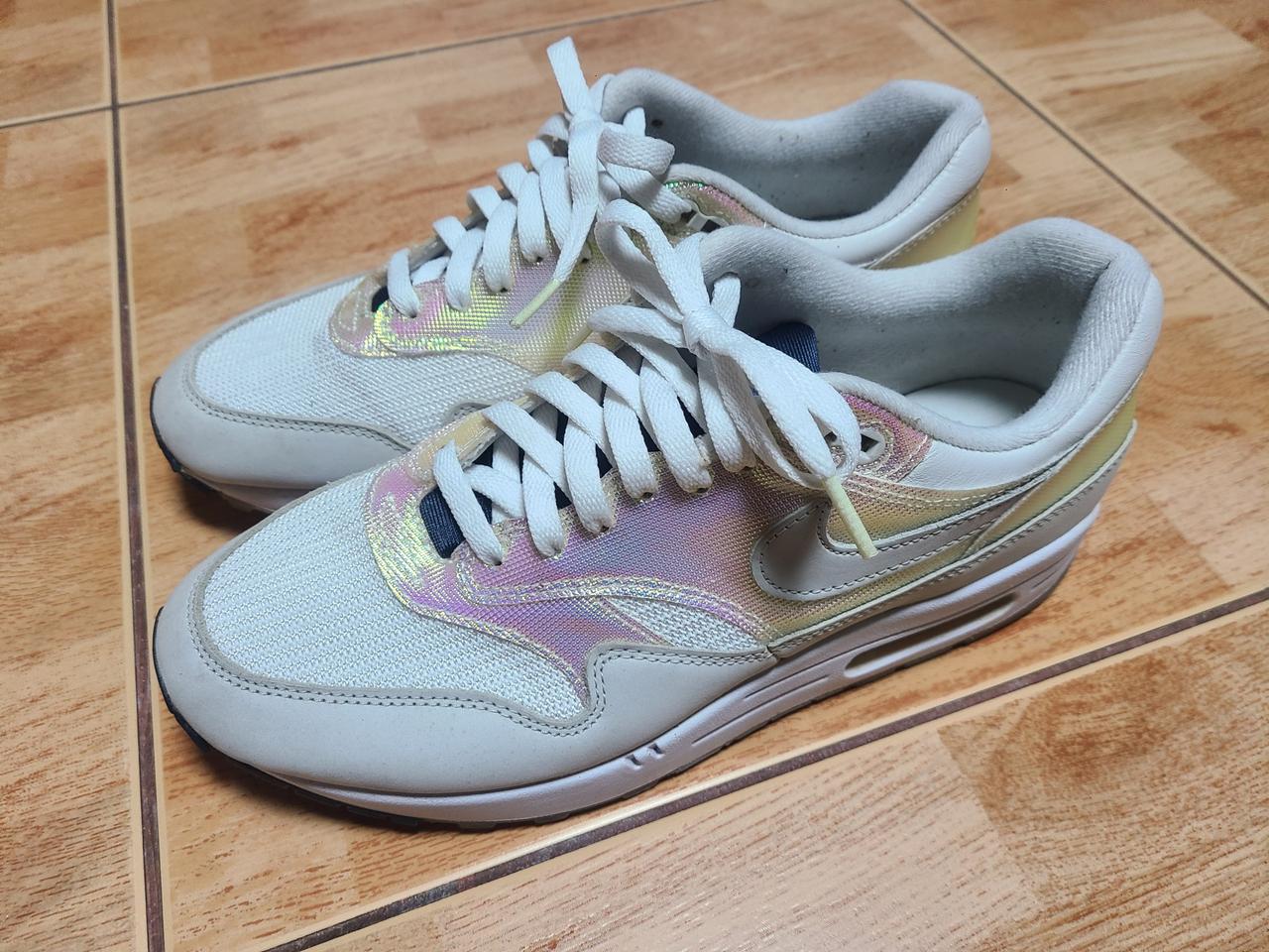 나이키 맥스1 데이 라빌레 루미에르 W275(260추천)