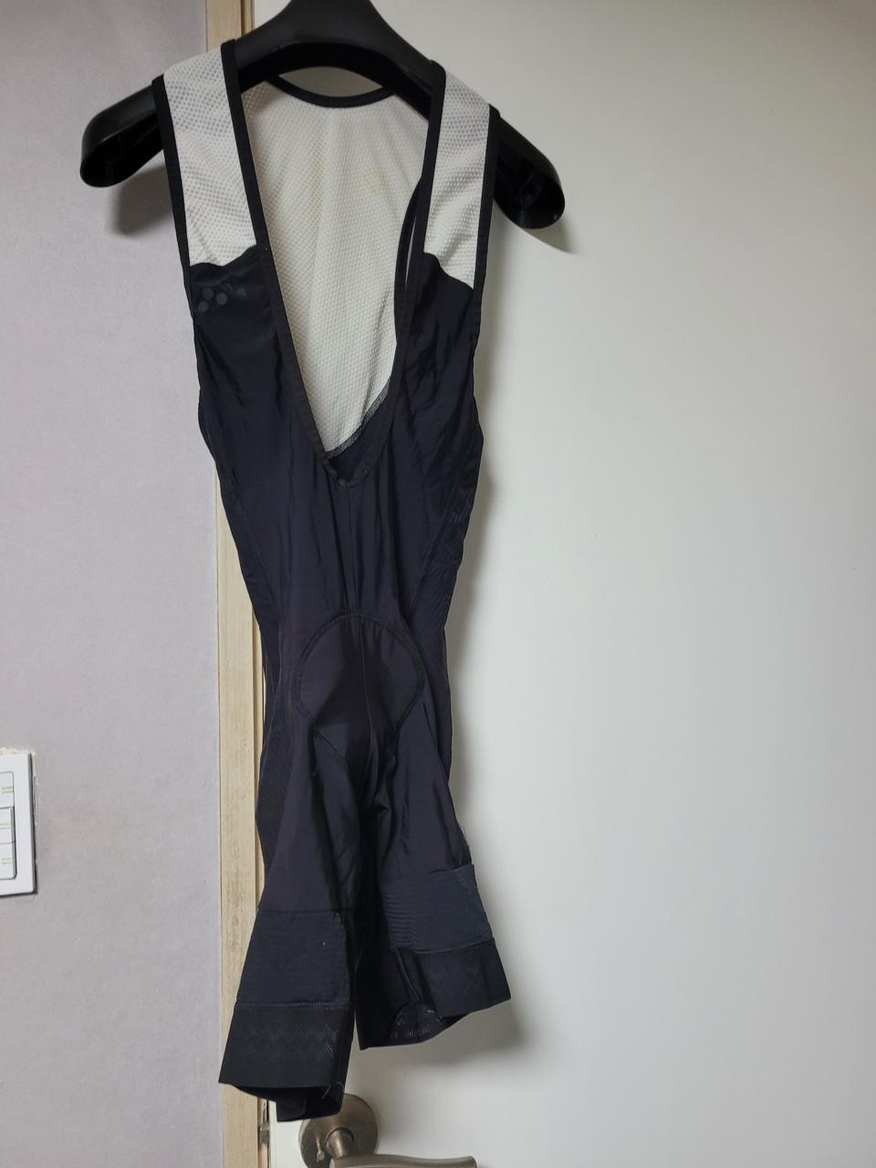 자전거 의류 전문 브랜드 마돈의 빕숏이에요블랙 색상에 M 사이즈로 나왔