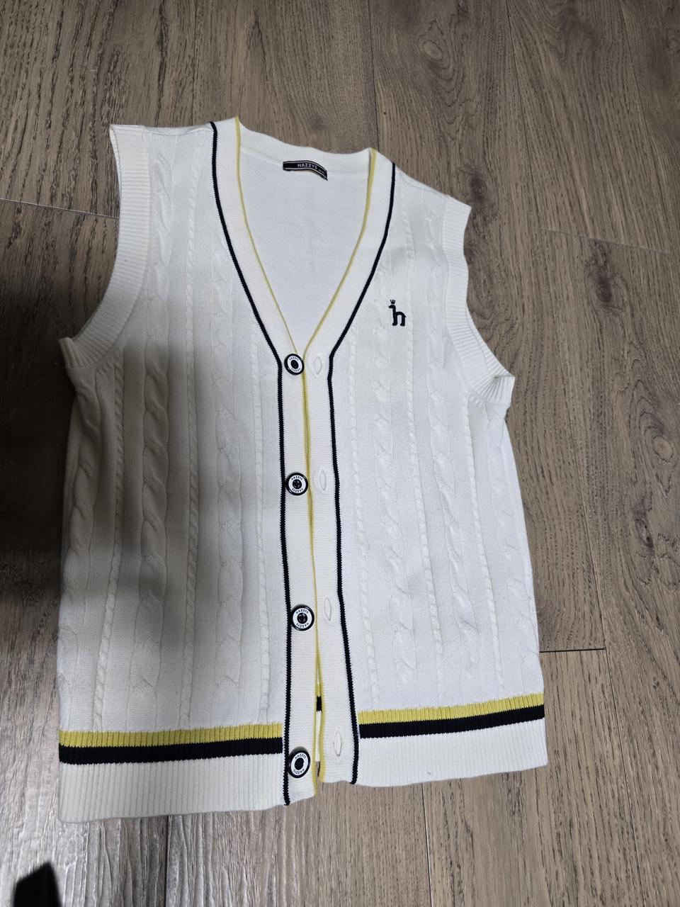 헤지스 화이트 니트 조끼ㅡs