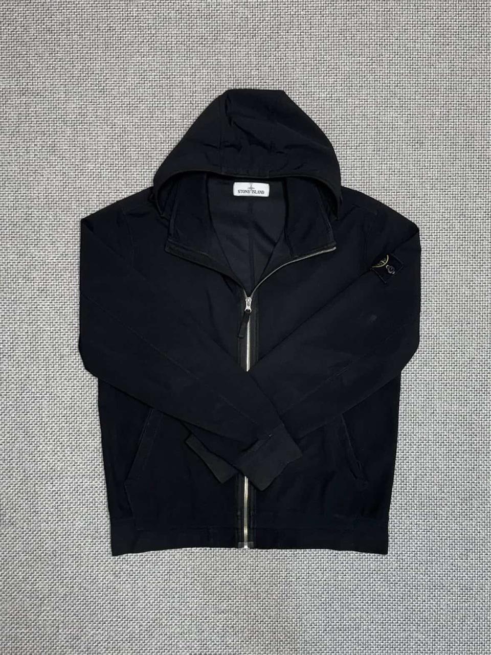 스톤아일랜드 라이트 소프트쉘 후드집업