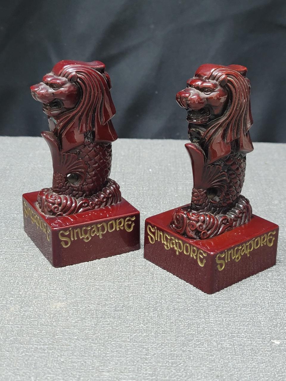 싱가포르 머라이언 조각상 2점