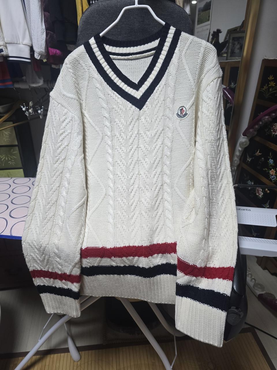 새상품 몽클레어 아이보리 꽈베기니트