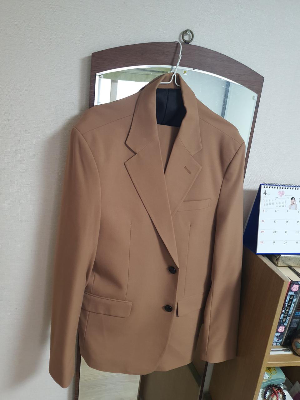 베이지 색상 수트 셋업 택포8만원에 판매합니다