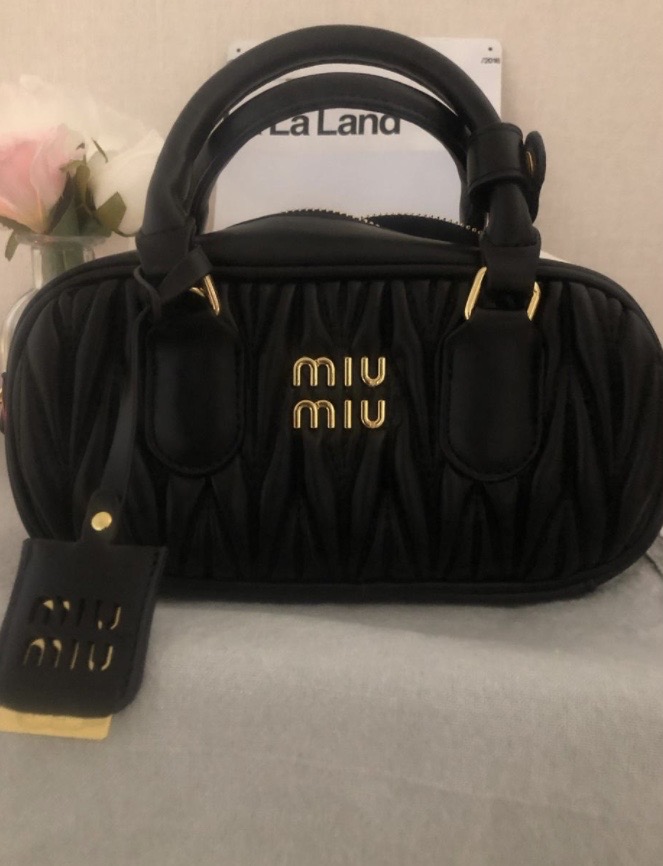 미우미우 장원영백