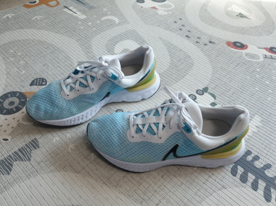 나이키 리엑트 마일러3 런닝화 사이즈-260