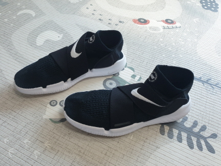 나이키 프리런 모션 플라이니트 런닝화 사이즈-270