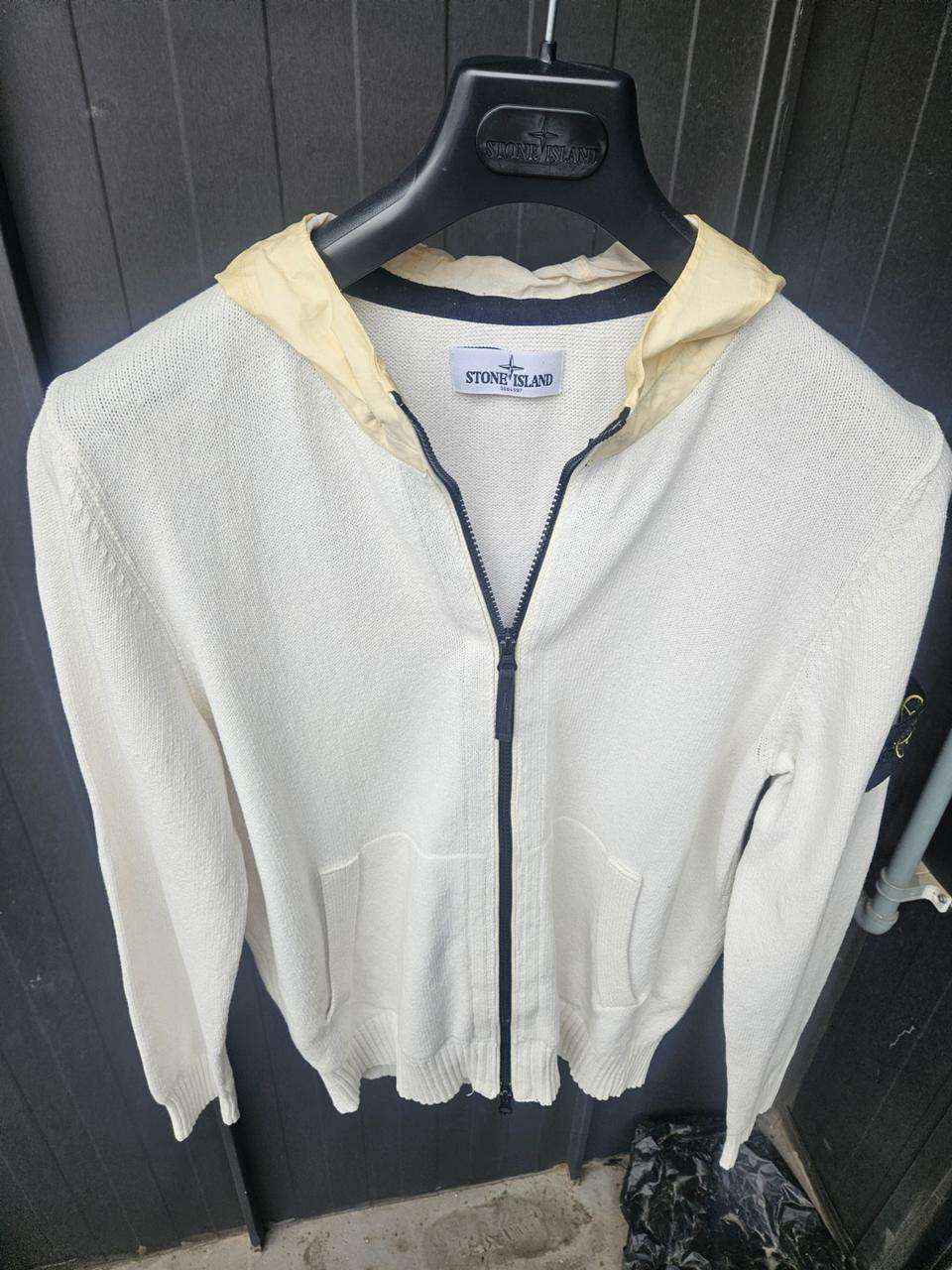 100~슬림105 스톤아일랜드 정품 아이보리 후드 니트집업