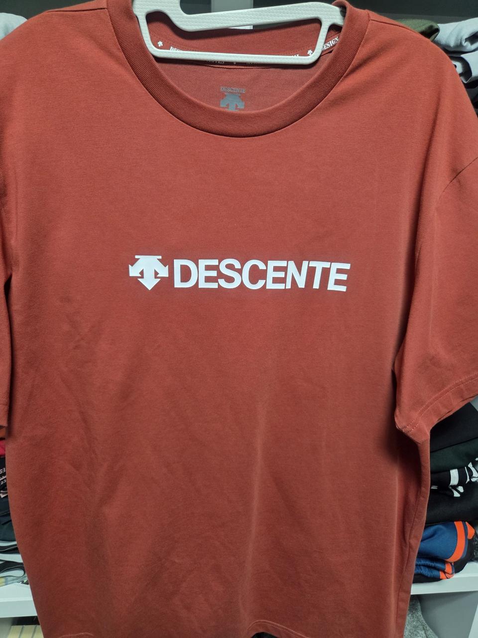 데상트 반팔 105