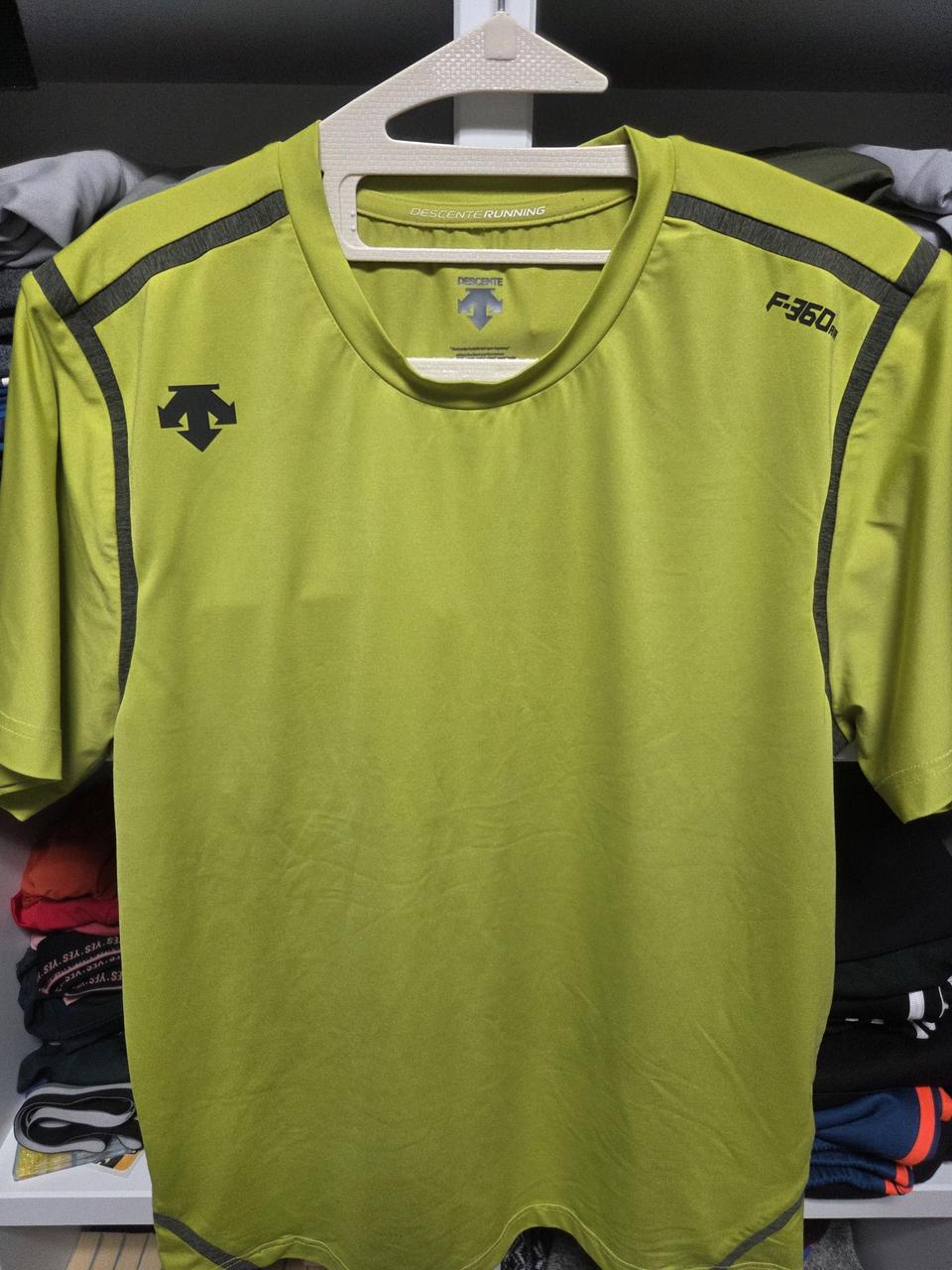 데상트 기능성 반팔 100