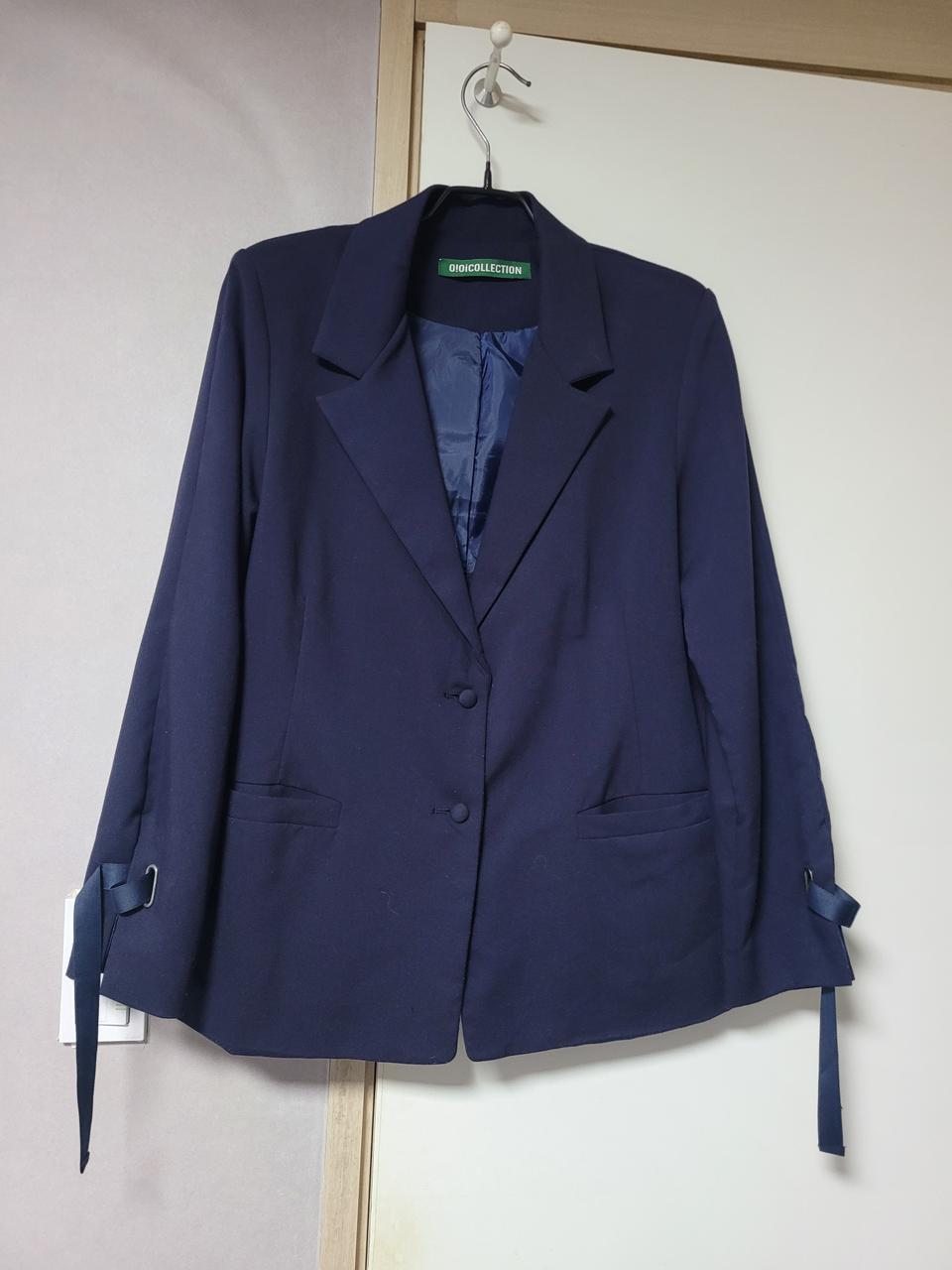 오아이오아이 OIOI  네이비 자켓이에요프리사이즈 상태 좋아요