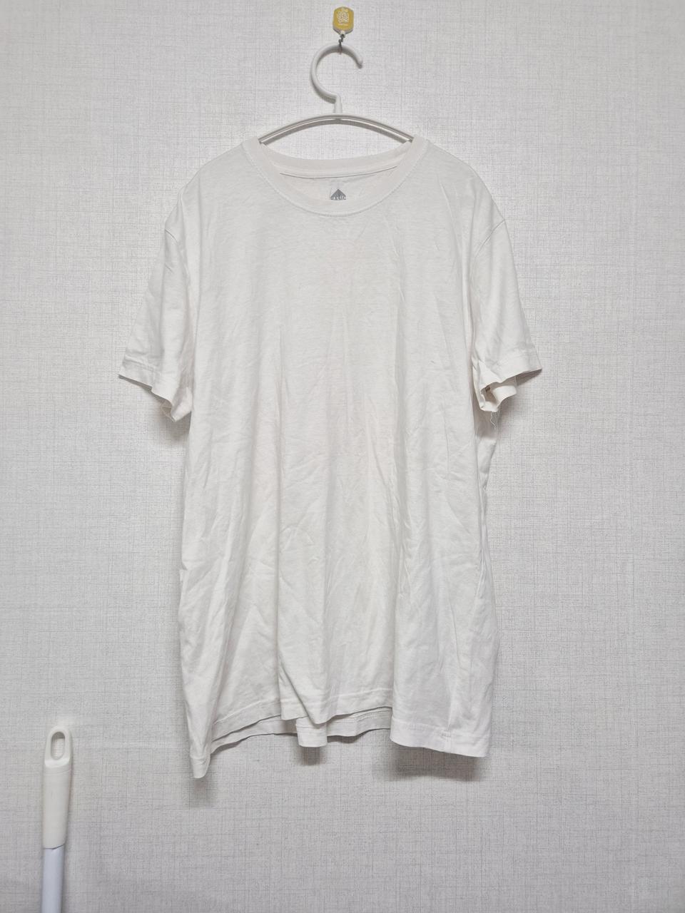 베이직하우스 반팔티셔츠