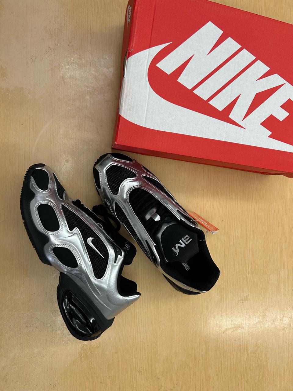 (새상품) 255 나이키 에어맥스 뮤즈 블랙 앤 메탈릭 실버