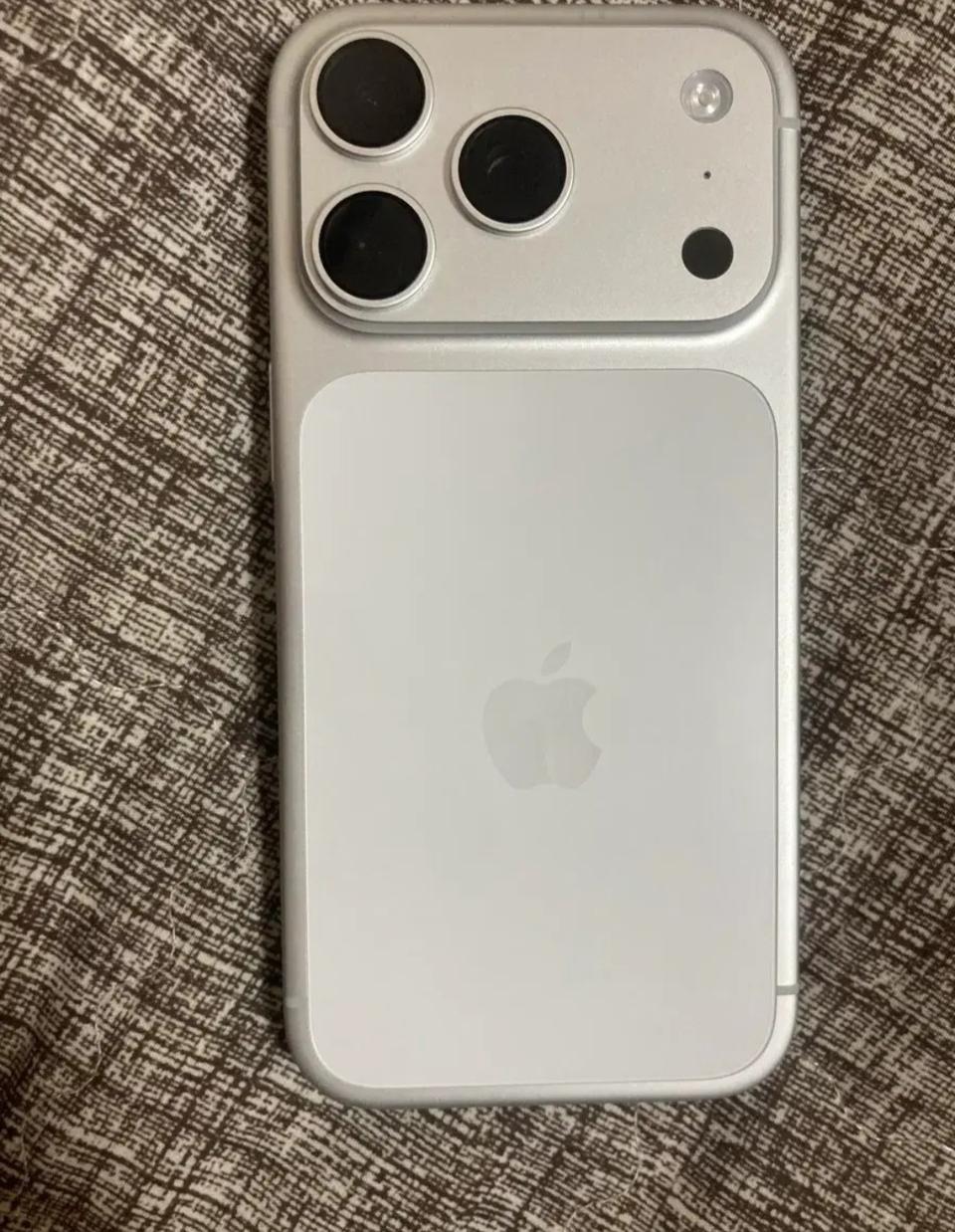 아이폰17프로 256 상태조음 저렴하게 팝니다