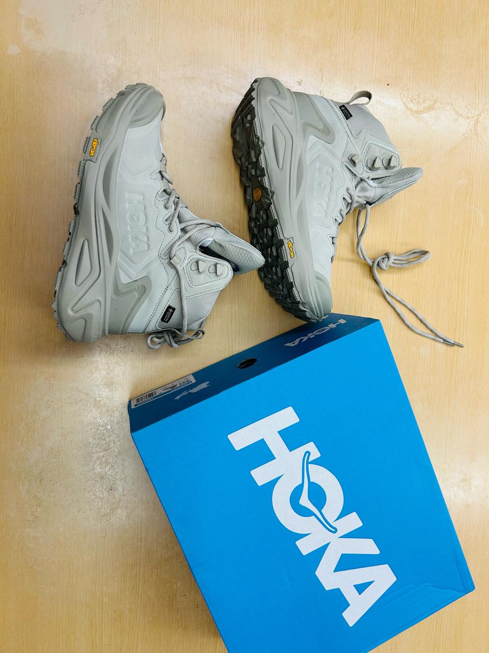 (새상품) 250 호카 카하 3 고어텍스 로우 리넨 오트 밀크