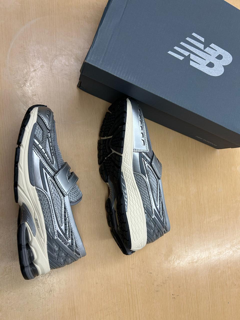 (새상품) 뉴발란스 1906L 그레이 실버 245