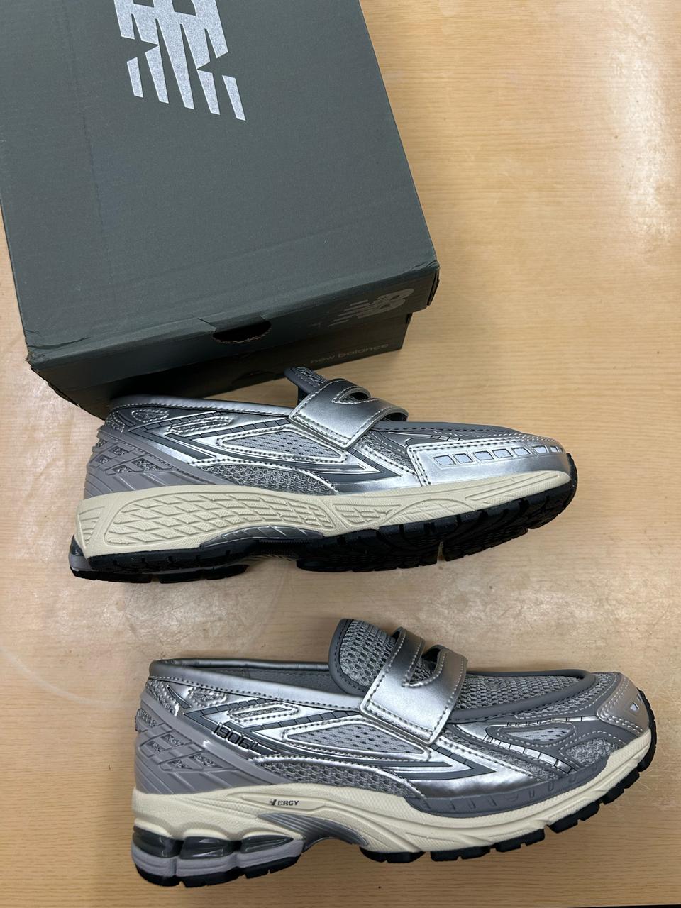 (새상품) 뉴발란스 1906L 그레이 실버 255