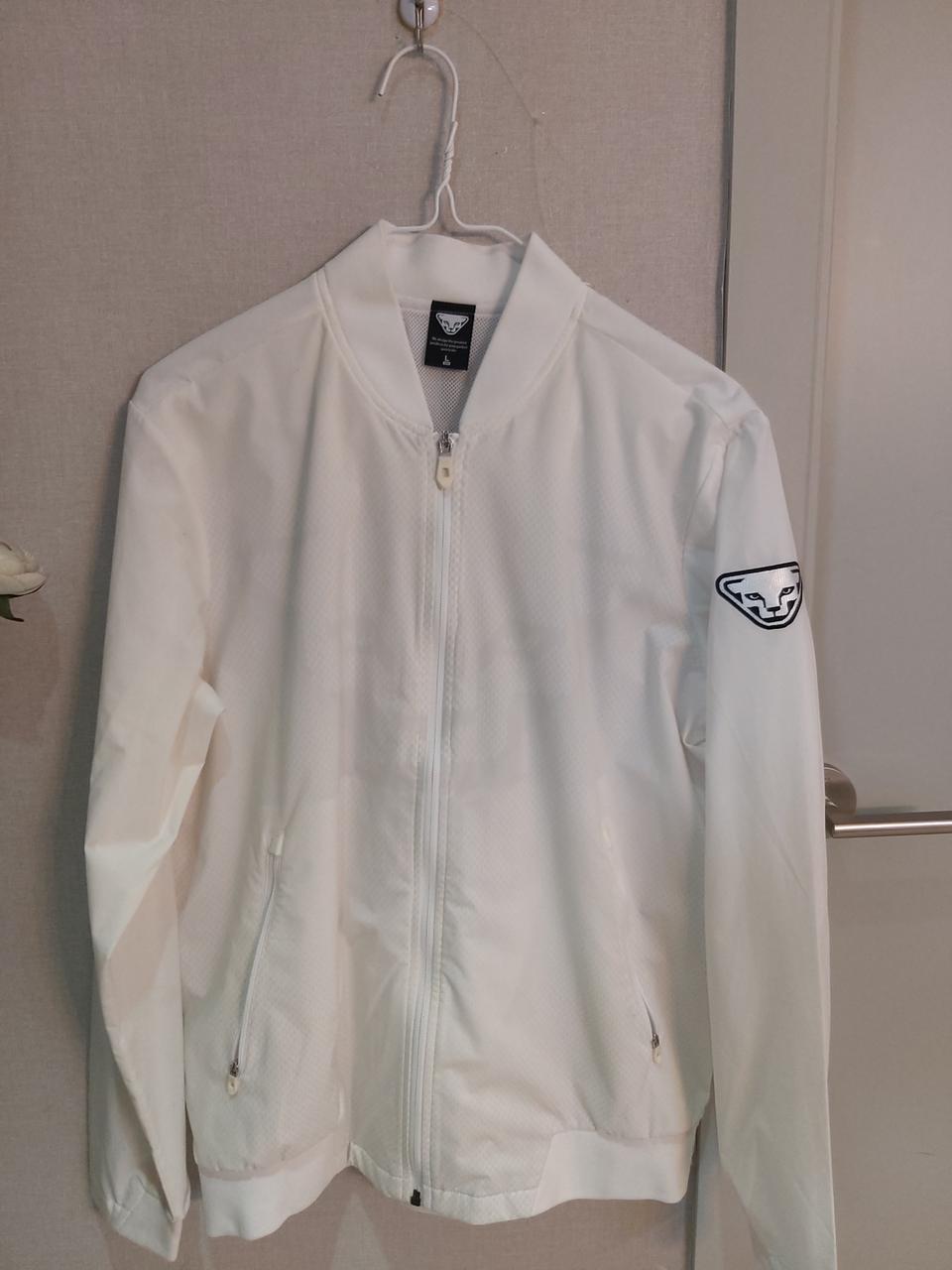 다이나핏 흰색 바람막이 L사이즈