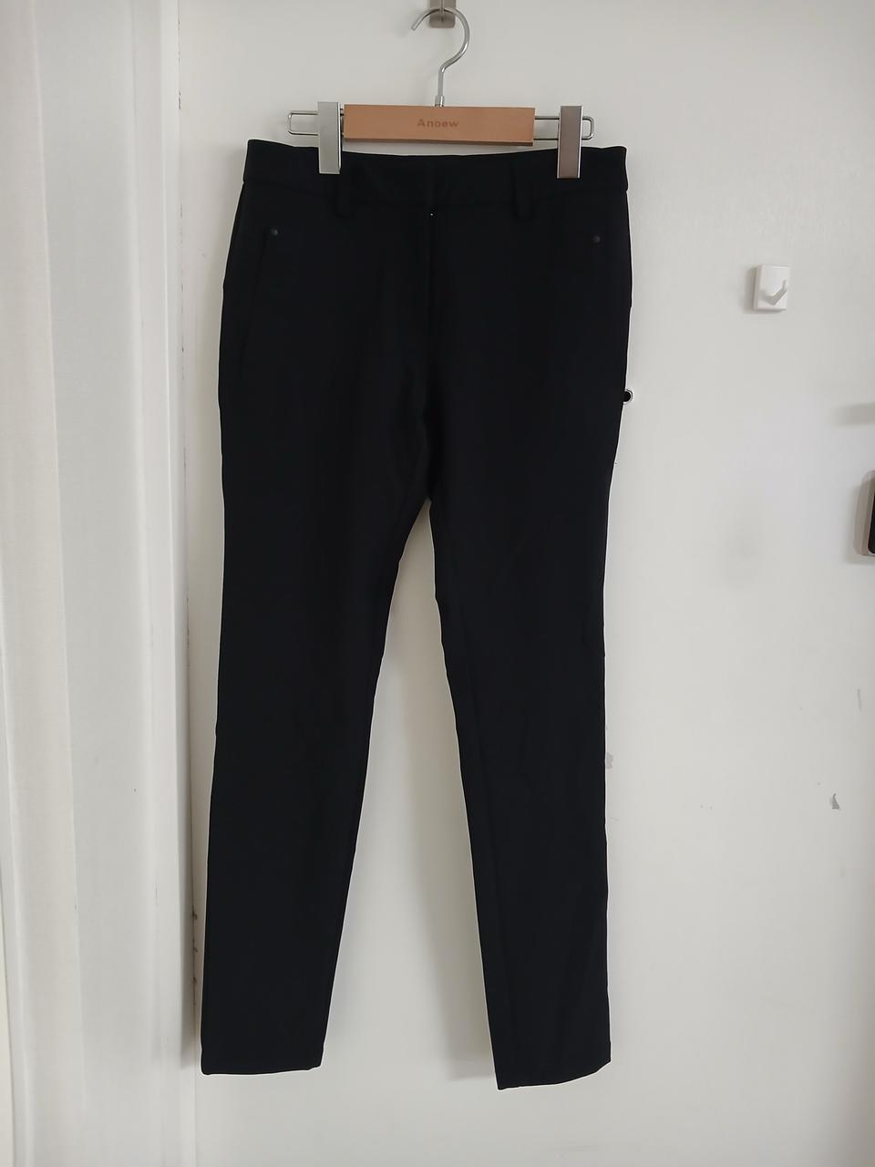 마크앤로나. 검정 봄가를바지 55 새옷수준
