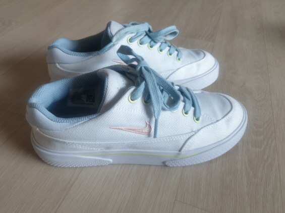 나이키 스니커즈 운동화  사이즈-225