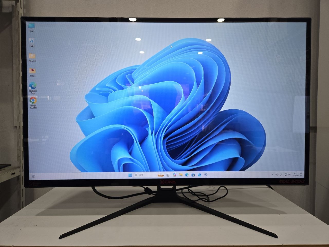 32인치 240Hz 게이밍 모니터 팝니다.