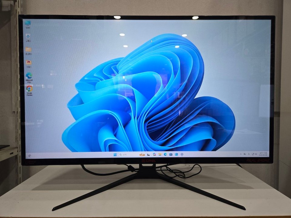 32인치 240Hz 게이밍 모니터 팝니다.