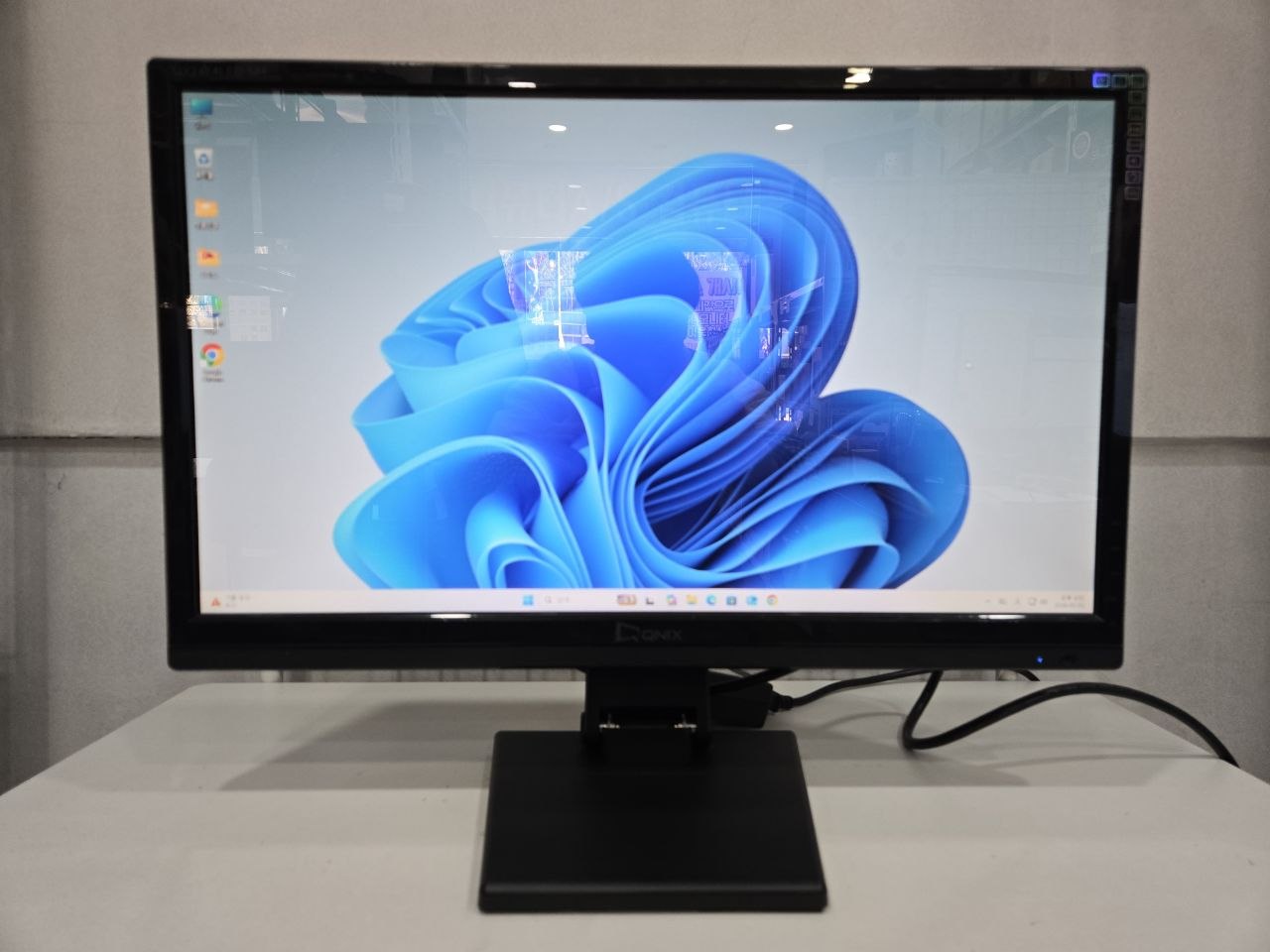 큐닉스 24인치 144Hz 모니터 팝니다.