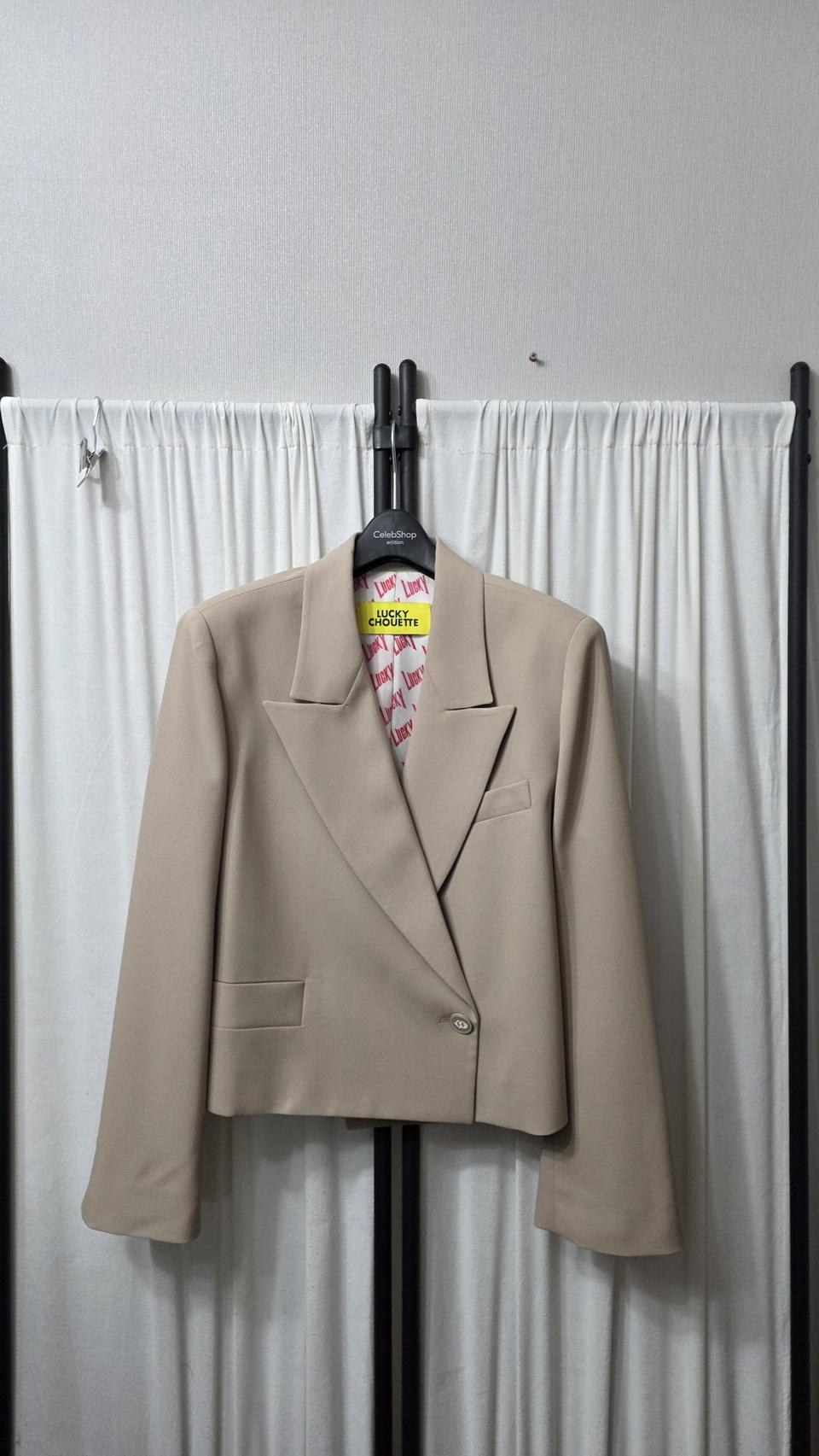 럭키슈에뜨 크롭 자켓