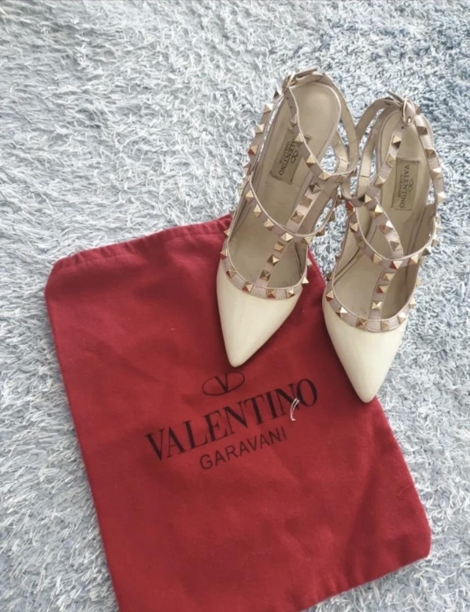 발렌티노 락스터드 에나멜힐