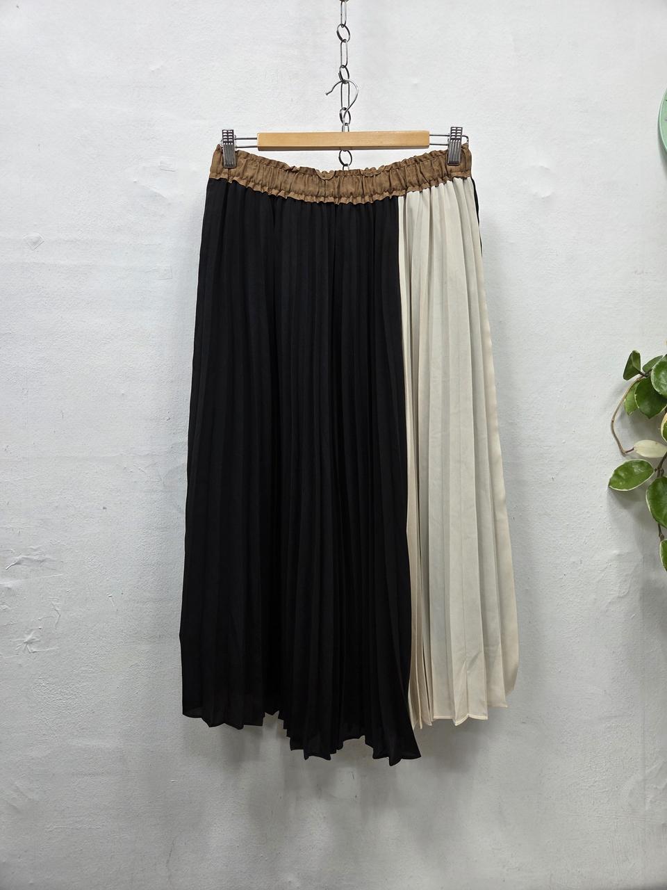 칼라거펠트/플리츠스커트77