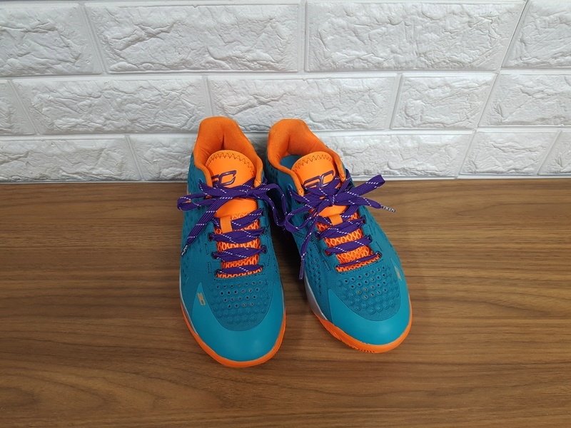 언더아머 운동화 225