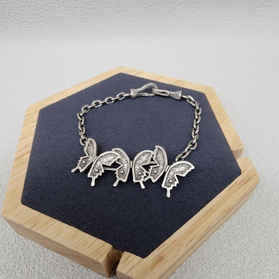 <바호 스튜디오> 텍스쳐 버터플라이 팔찌