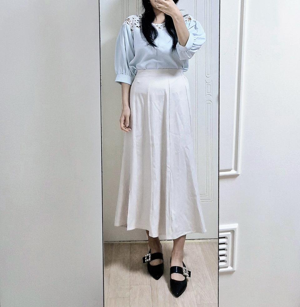 [새상품] 펀칭 레이스 퍼프소매 블라우스
