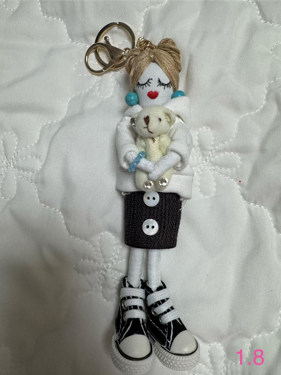 인형 키링 곰인형 블랙 스니커즈