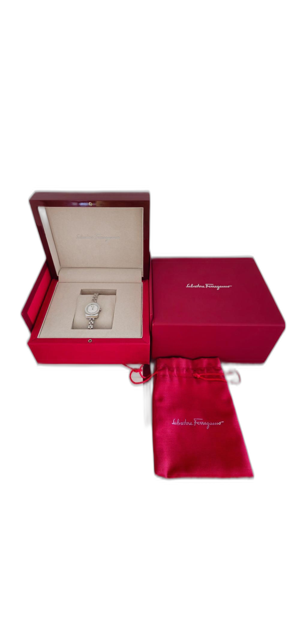 살바토레 페라가모 여성용 메탈 시계 판매합니다 (정품/풀박스)