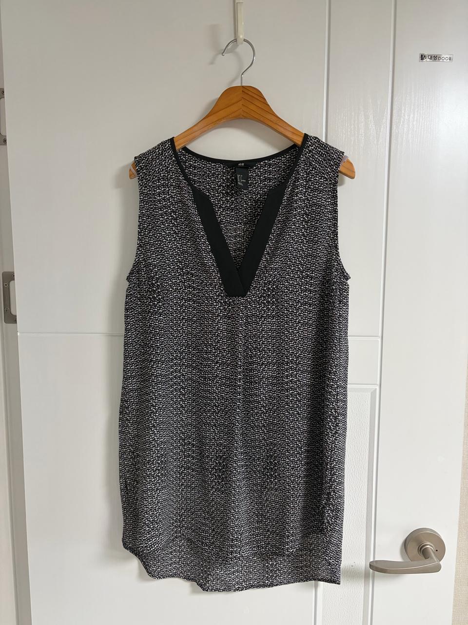 (일본 수입 빈티지)H&M 나시 블라우스 롱 브이넥 34