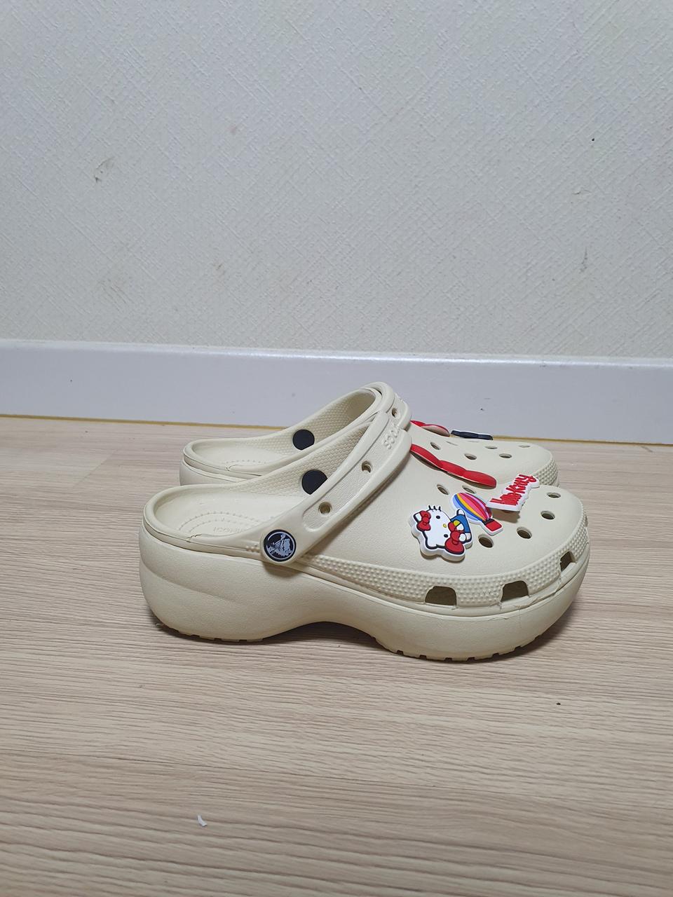 크록스 클래식 플랫폼 샌들 슬리퍼 240
