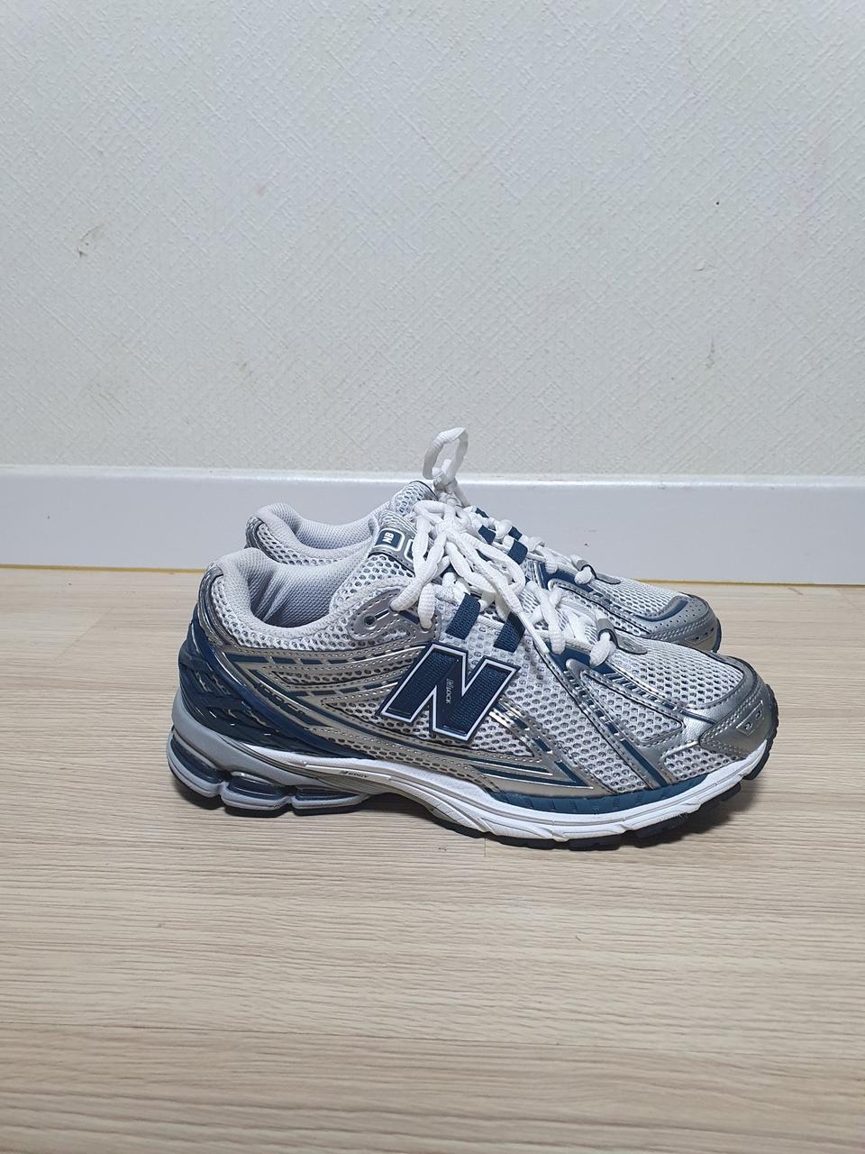 뉴발란스 1906R 운동화 250