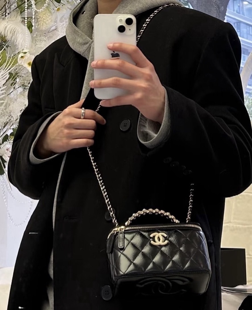 샤넬VIP 진주펄 장식 핸들 베니티백 샤넬 코스메틱