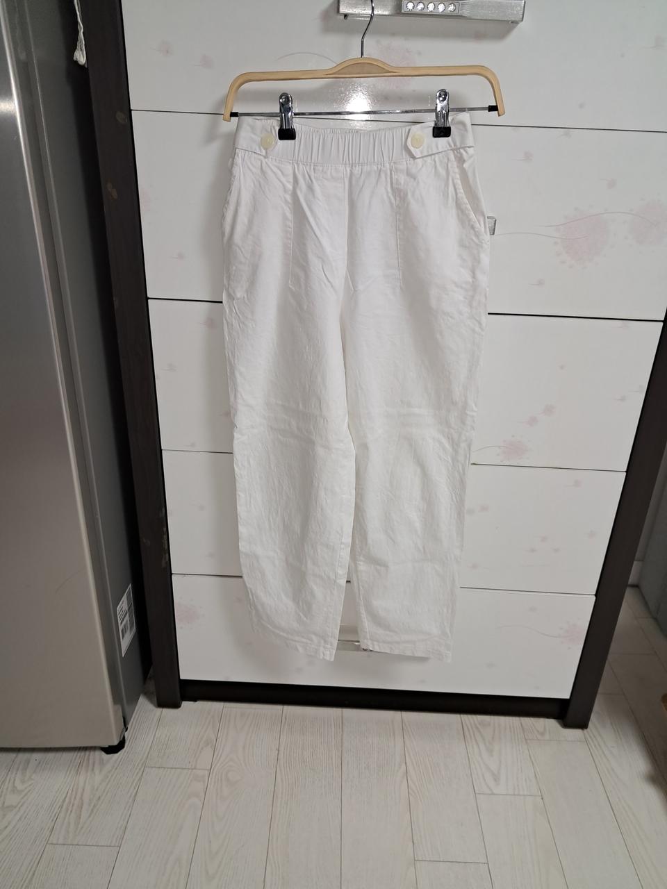 흰색여름바지. 거의새거