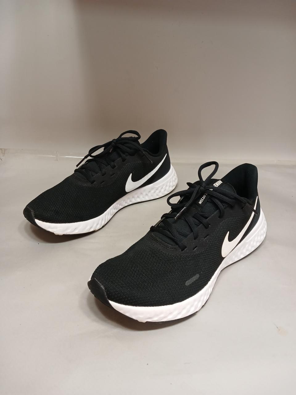 나이키 레볼루션 5  280