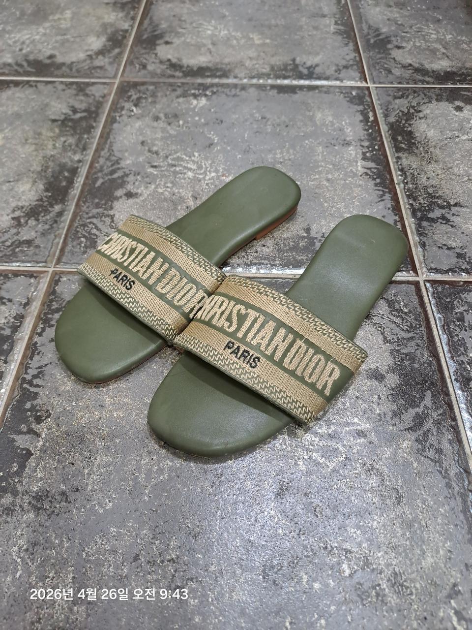 디올 슬리퍼